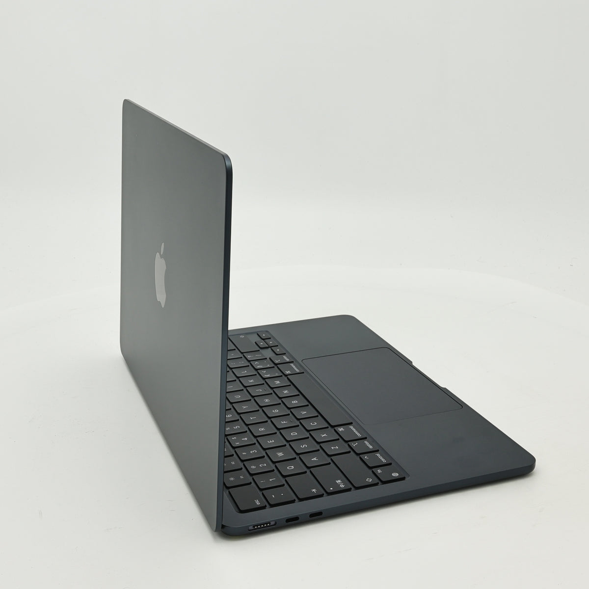 95新 Apple MacBook Air 22年 13寸 M2（8+8核） 8G RAM 256G SSD 午夜色