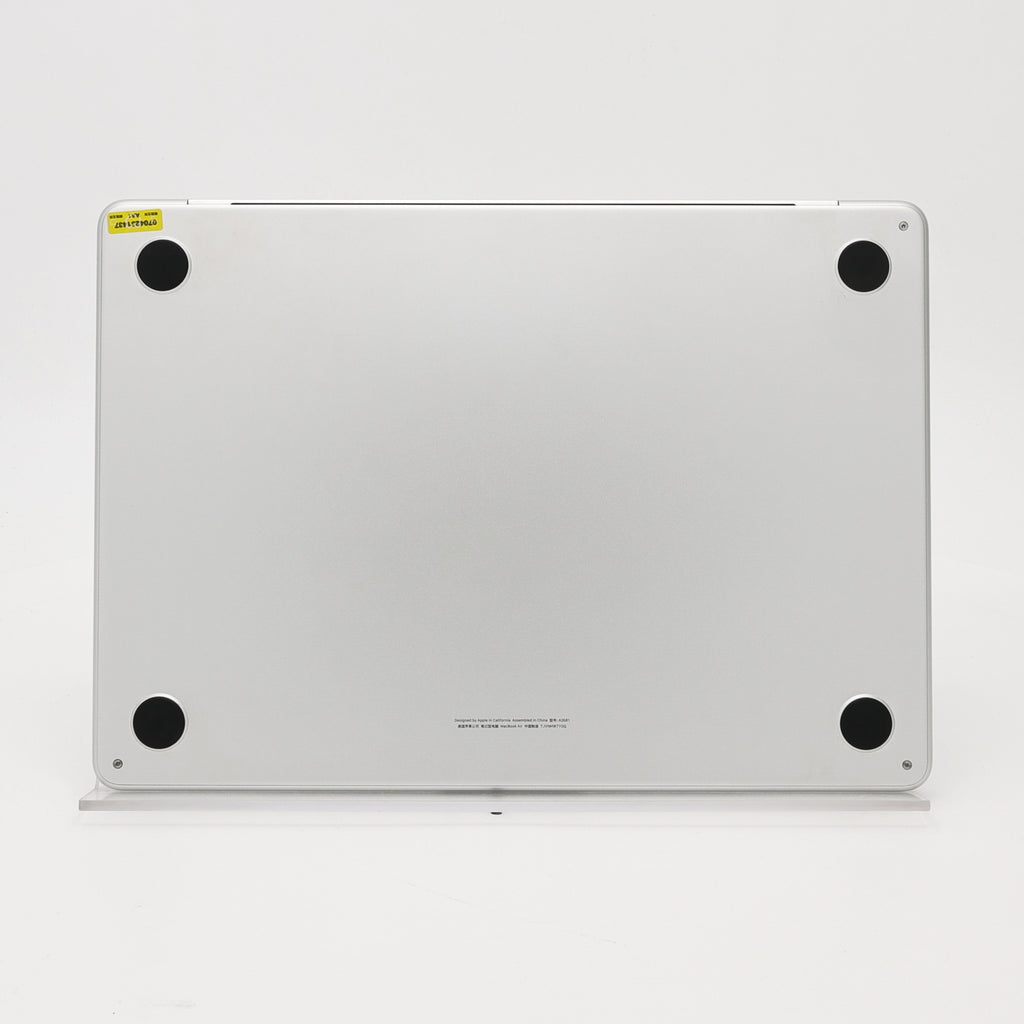 95新 Apple MacBook Air 22年 13寸 M2（8+8核） 8G RAM 256G SSD 銀色