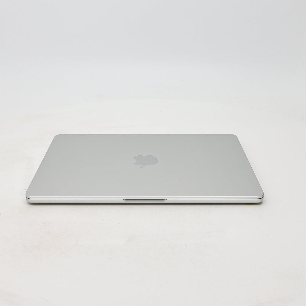 95新 Apple MacBook Air 22年 13寸 M2（8+8核） 8G RAM 256G SSD 銀色