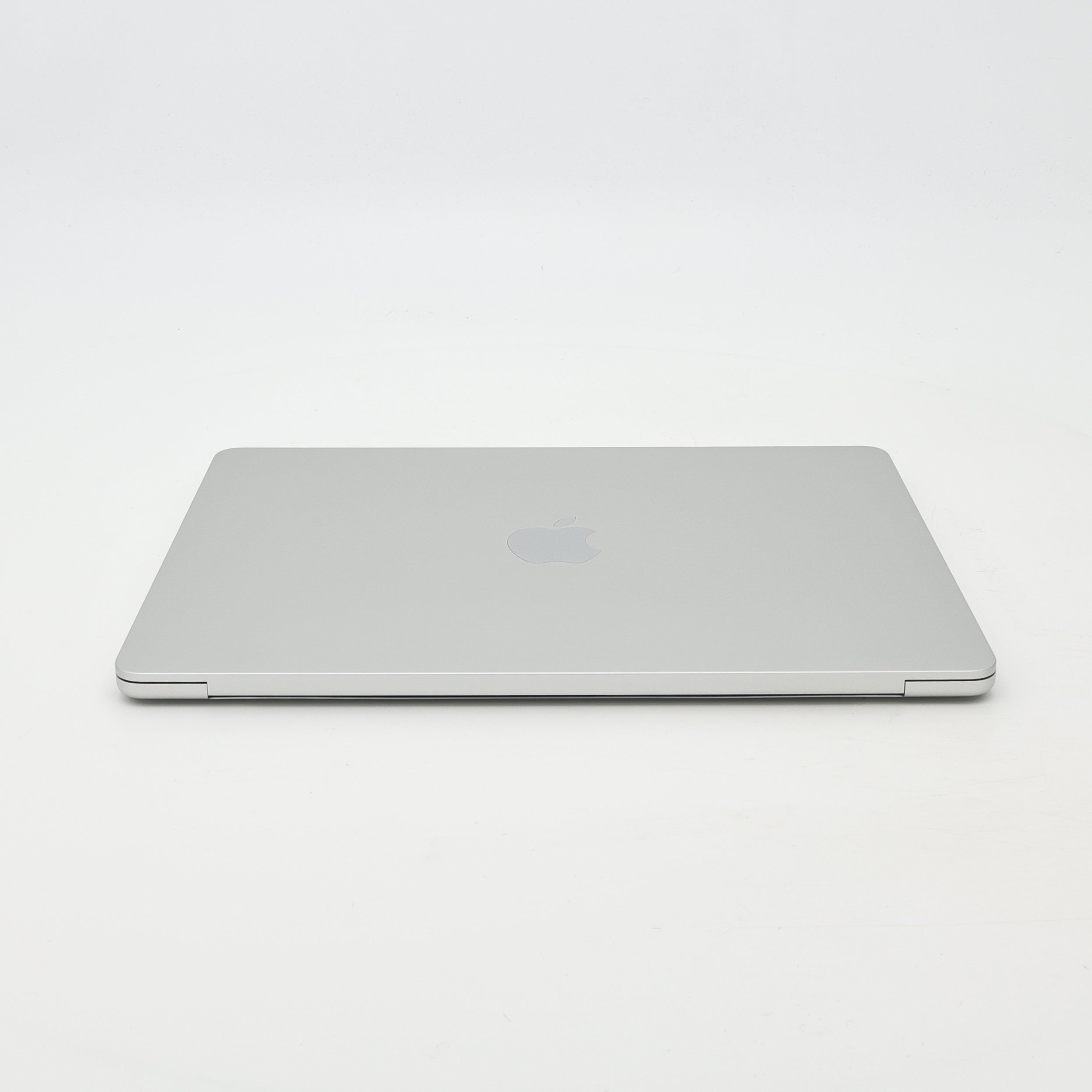 99新 Apple MacBook Air 22年 13寸 M2（8+8核） 16G RAM 256G SSD 銀色