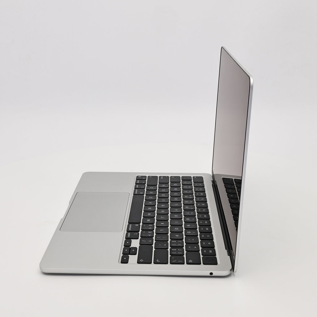95新 Apple MacBook Air 22年 13寸 M2（8+8核） 8G RAM 256G SSD 銀色