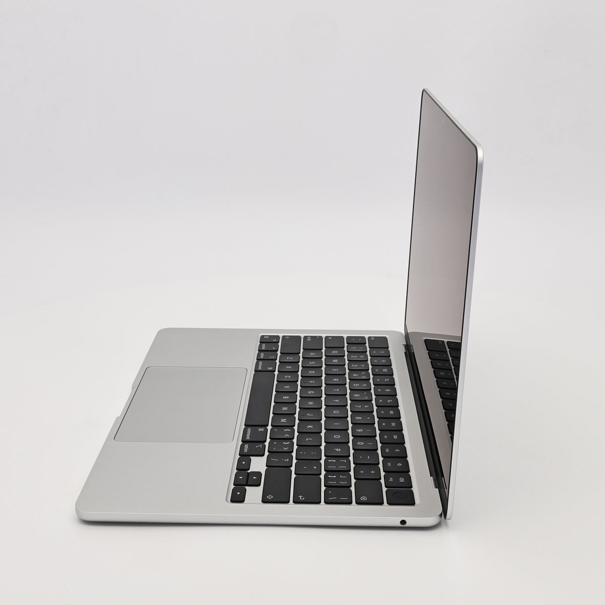 95新 Apple MacBook Air 22年 13寸 M2（8+8核） 8G RAM 256G SSD 銀色