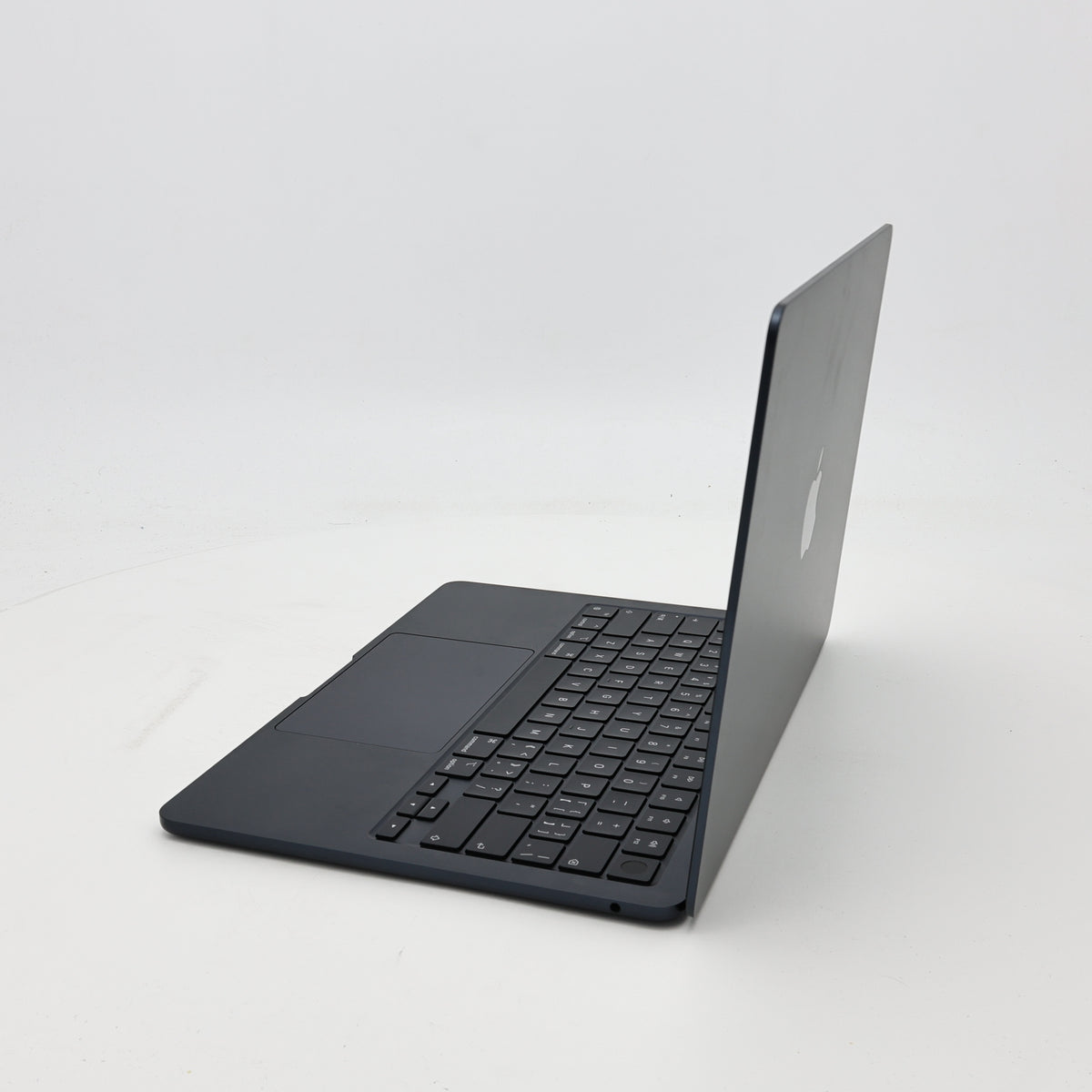 95新 Apple MacBook Air 22年 13寸 M2（8+8核） 16G RAM 256G SSD 午夜色