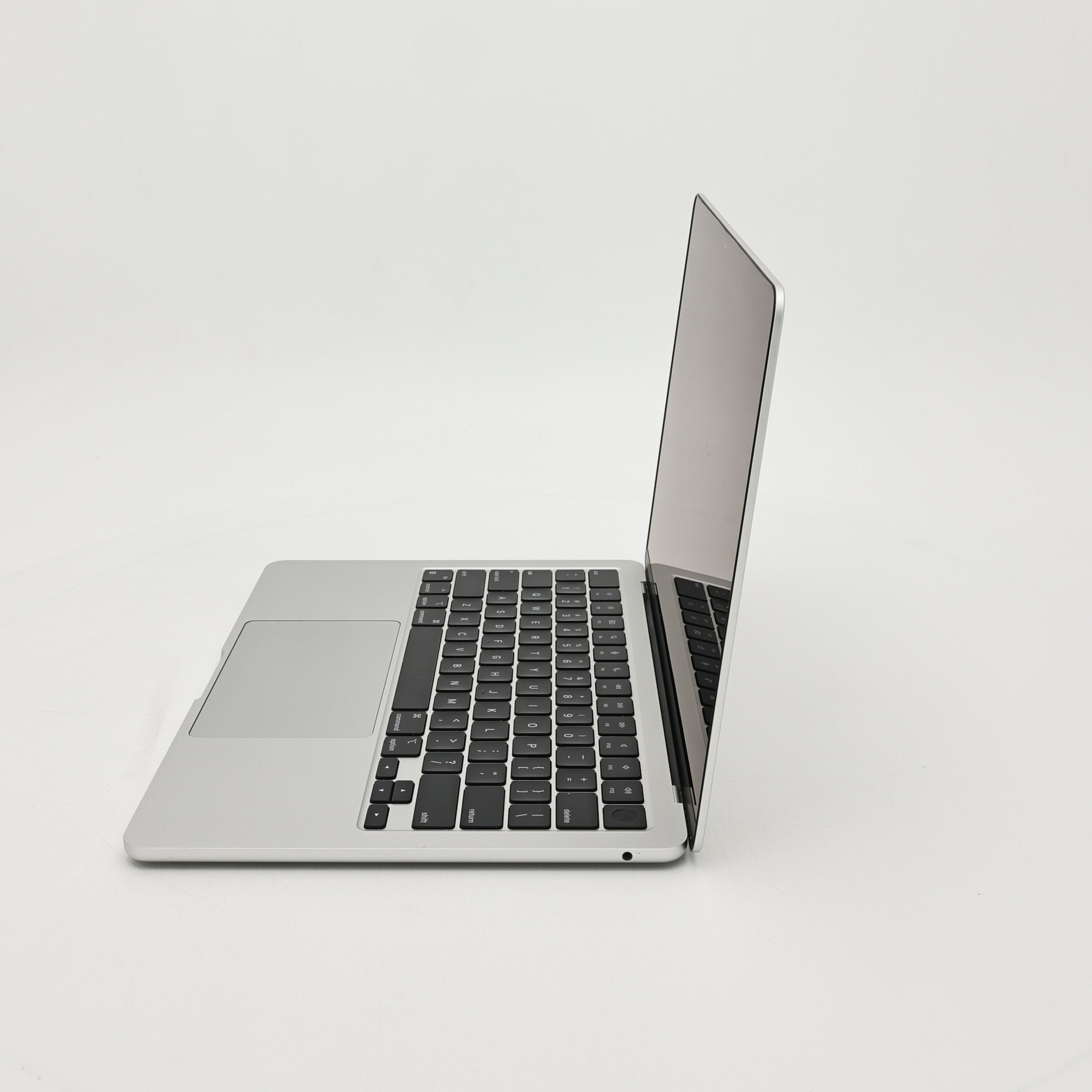 95新 Apple MacBook Air 22年 13寸 M2（8+8核） 8G RAM 256G SSD 銀色