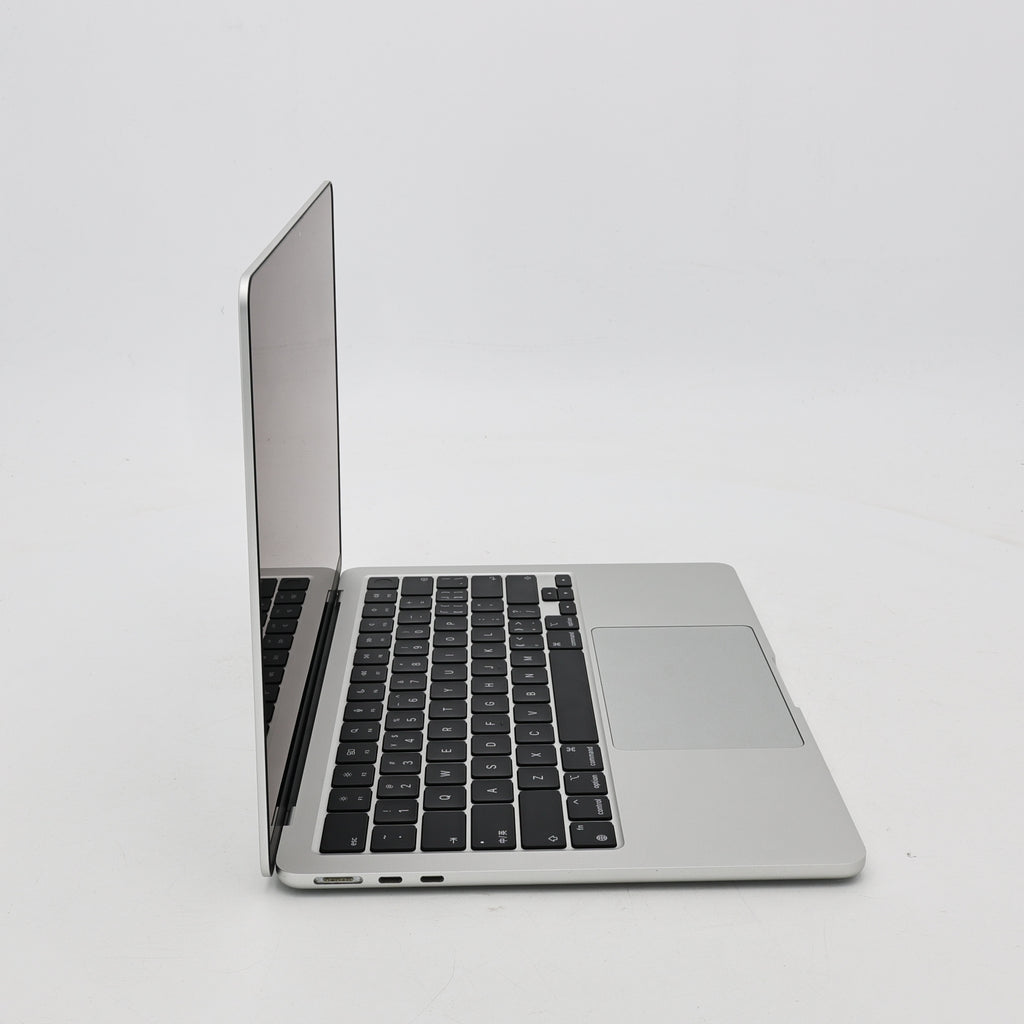 95新 Apple MacBook Air 22年 13寸 M2（8+8核） 8G RAM 256G SSD 銀色