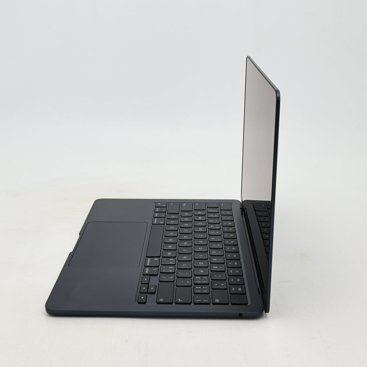 95新 Apple MacBook Air 24年 13寸 M3（8+8核） 8G RAM 256G SSD 午夜色