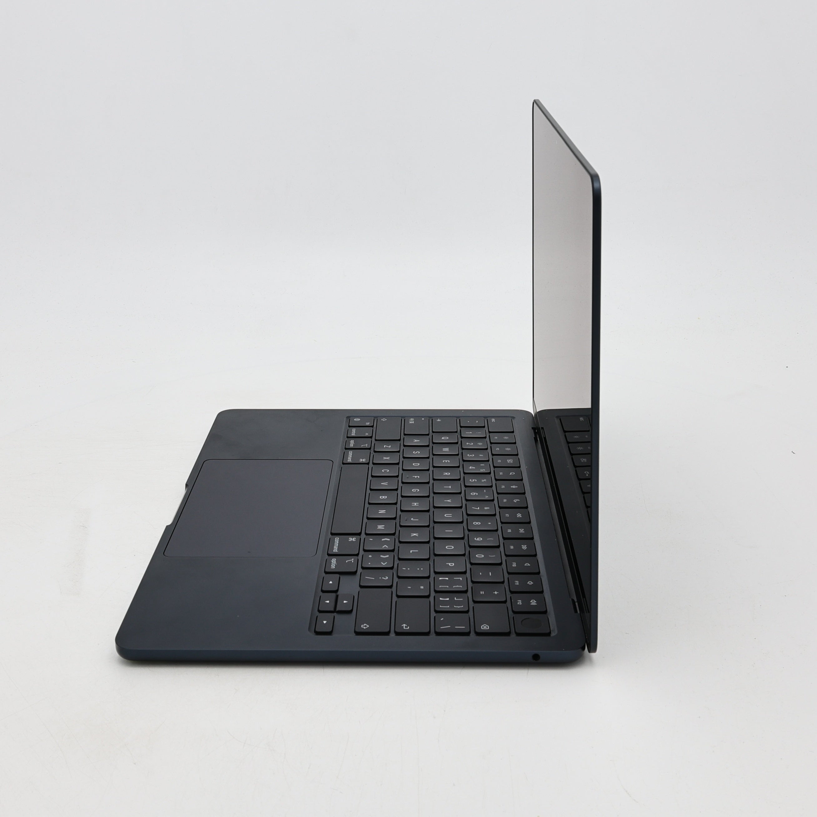 95新 Apple MacBook Air 22年 13寸 M2（8+8核） 8G RAM 256G SSD 午夜色