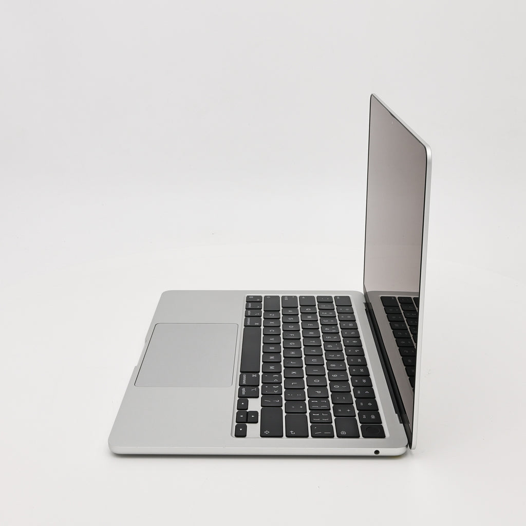 95新 Apple MacBook Air 22年 13寸 M2（8+8核） 8G RAM 256G SSD 銀色