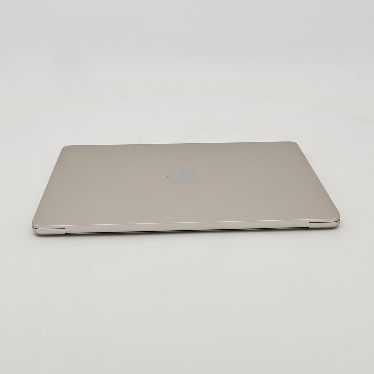 95新 Apple MacBook Air 22年 13寸 M2（8+8核） 8G RAM 256G SSD 星光色