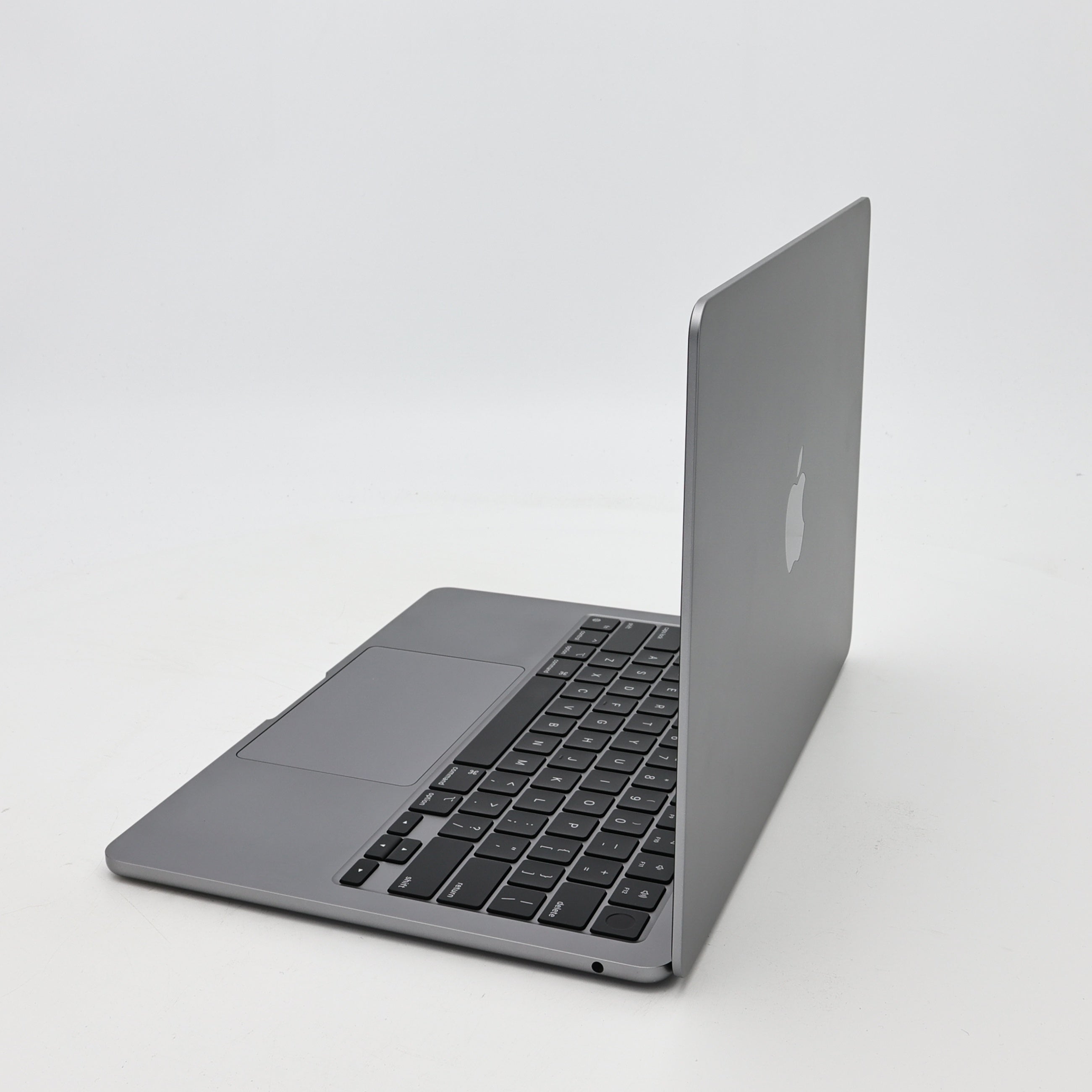 95新 Apple MacBook Air 22年 13寸 M2（8+8核） 8G RAM 256G SSD 深空灰色