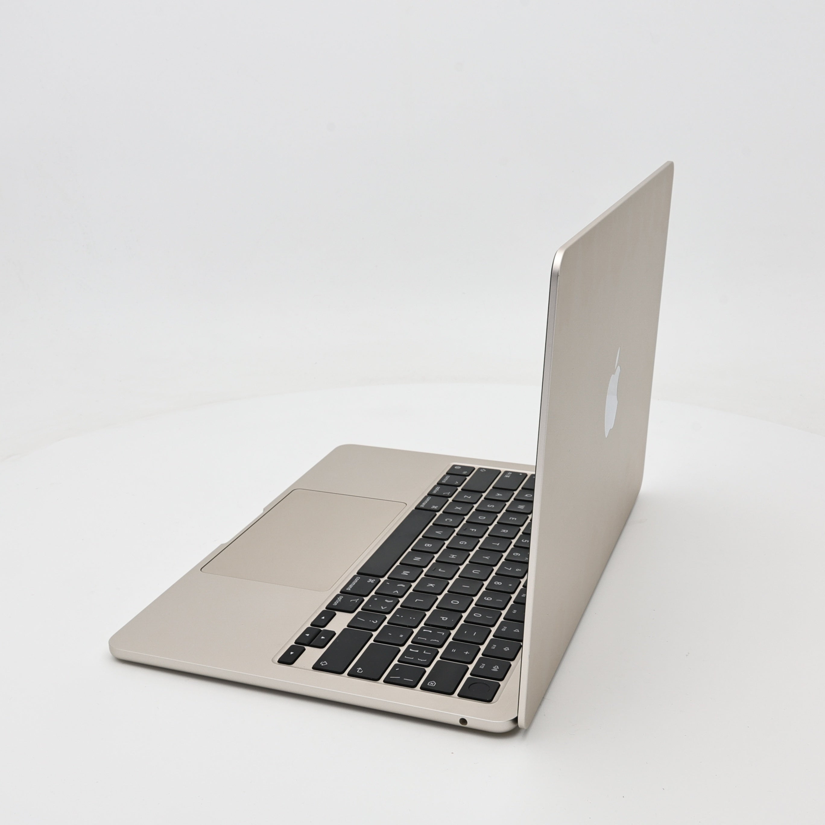 95新 Apple MacBook Air 22年 13寸 M2（8+8核） 8G RAM 256G SSD 星光色