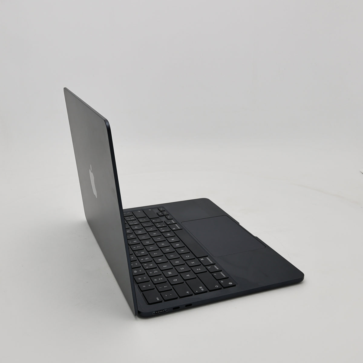 95新 Apple MacBook Air 22年 13寸 M2（8+8核） 8G RAM 256G SSD 午夜色