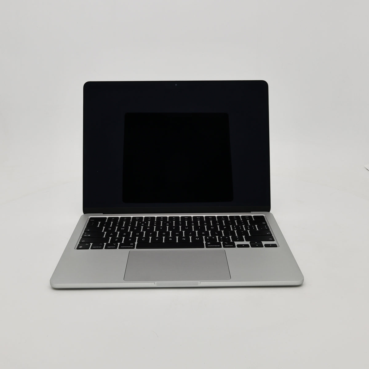 95新 Apple MacBook Air 22年 13寸 M2（8+10核） 8G RAM 512G SSD 銀色