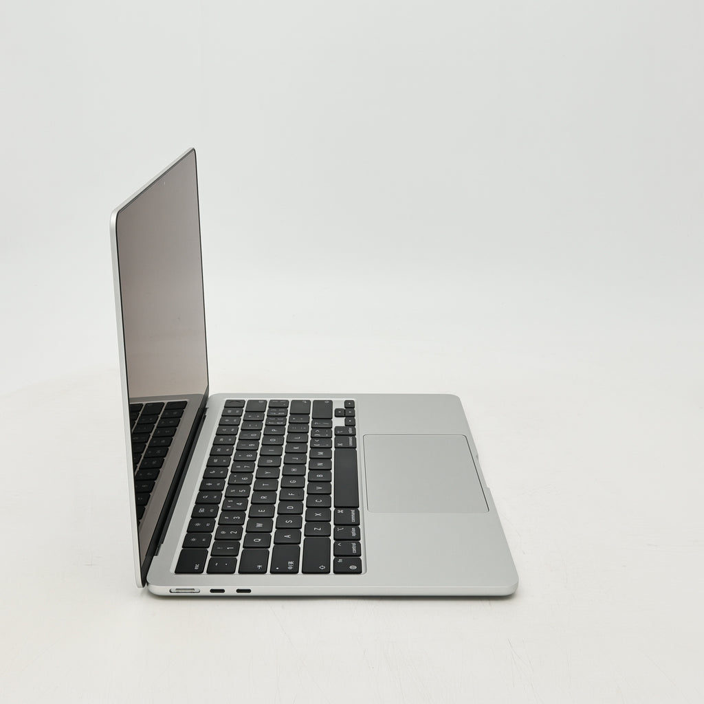 95新 Apple MacBook Air 22年 13寸 M2（8+8核） 8G RAM 256G SSD 銀色