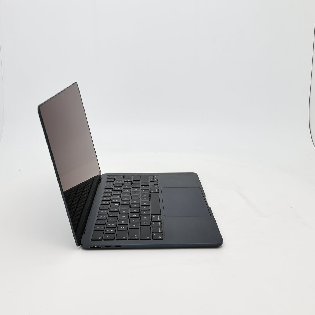 95新 Apple MacBook Air 22年 13寸 M2（8+8核） 8G RAM 512G SSD 午夜色
