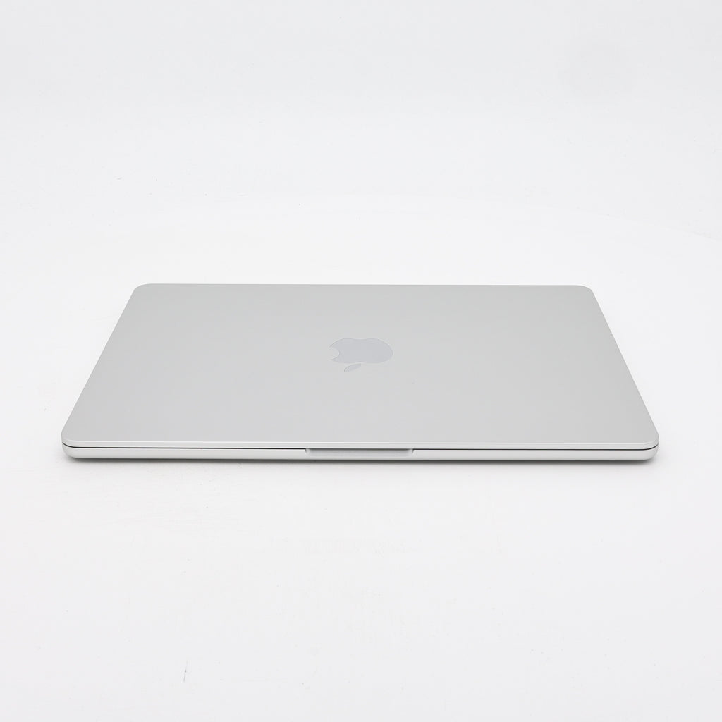 95新 Apple MacBook Air 22年 13寸 M2（8+10核） 8G RAM 512G SSD 銀色