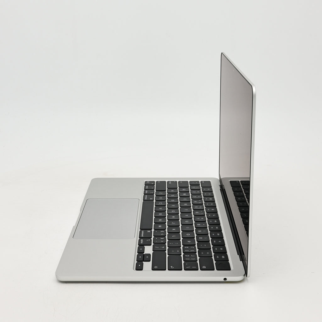 95新 Apple MacBook Air 22年 13寸 M2（8+8核） 8G RAM 256G SSD 銀色