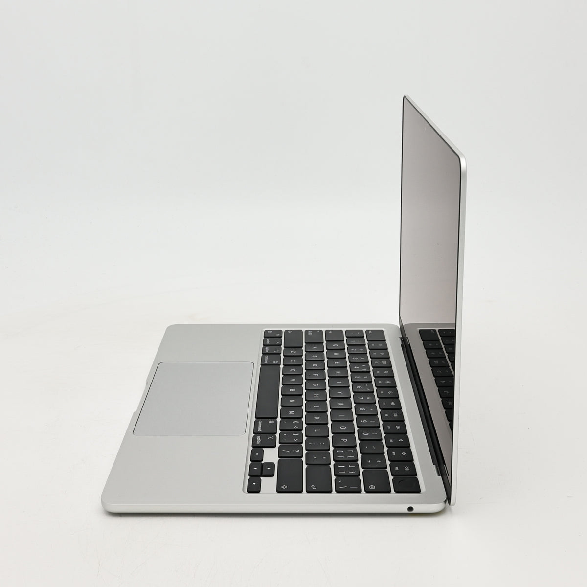95新 Apple MacBook Air 22年 13寸 M2（8+8核） 8G RAM 256G SSD 銀色