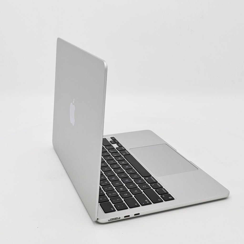 95新 Apple MacBook Air 22年 13寸 M2（8+8核） 16G RAM 256G SSD 銀色