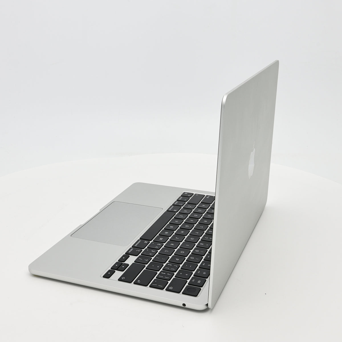 95新 Apple MacBook Air 22年 13寸 M2（8+8核） 8G RAM 256G SSD 銀色
