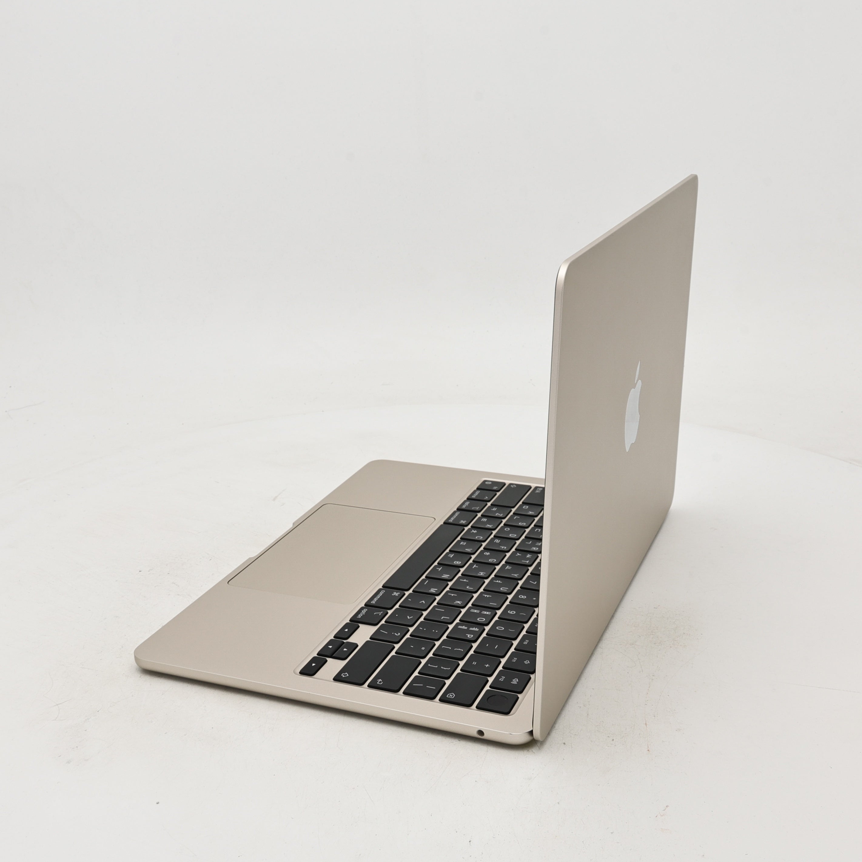 95新 Apple MacBook Air 22年 13寸 M2（8+8核） 8G RAM 256G SSD 星光色