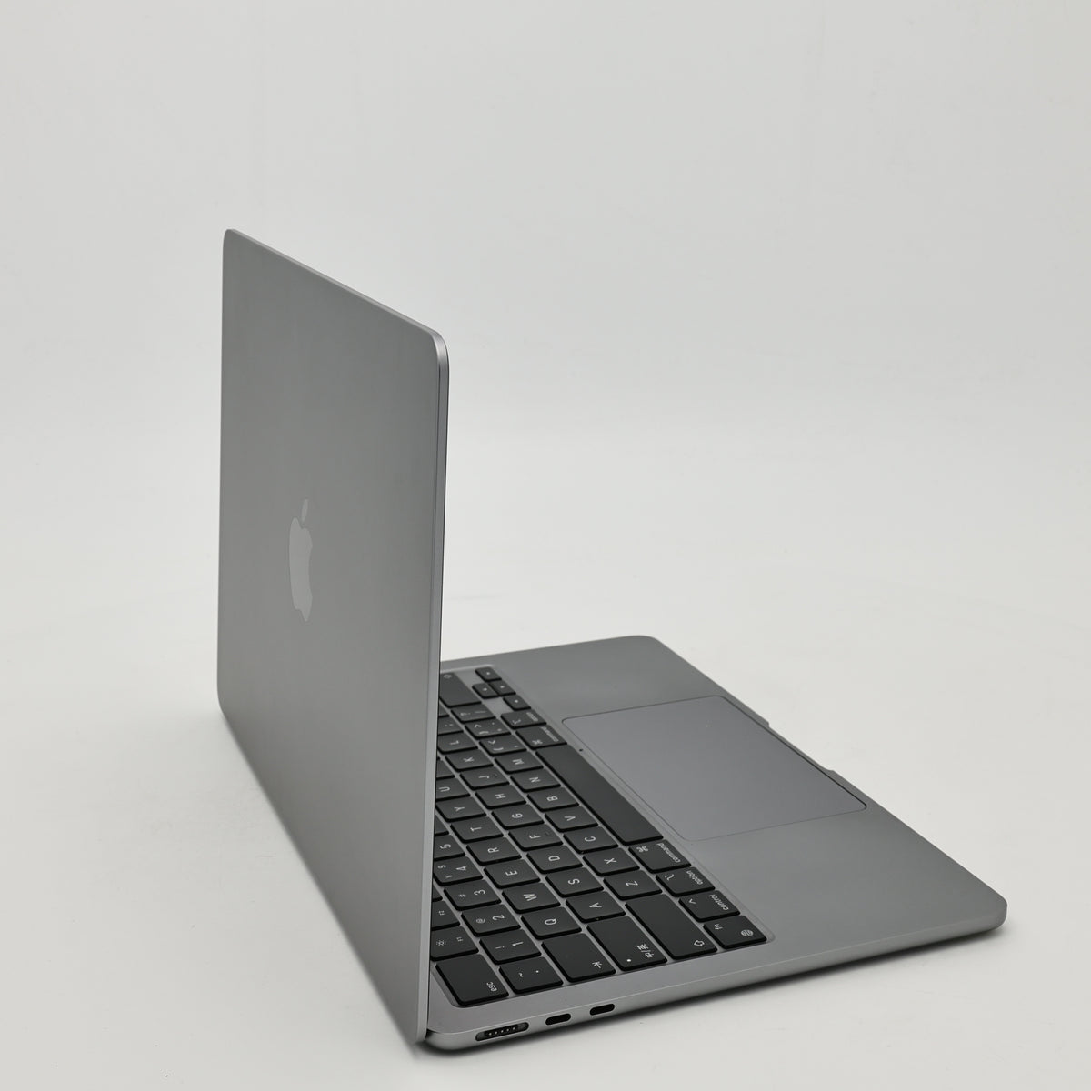 95新 Apple MacBook Air 22年 13寸 M2（8+8核） 8G RAM 256G SSD 深空灰色
