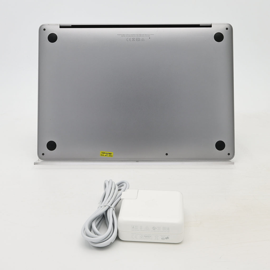 95新 Apple MacBook Pro 22年 13寸 M2（8+10核） 8G RAM 512G SSD 深空灰色
