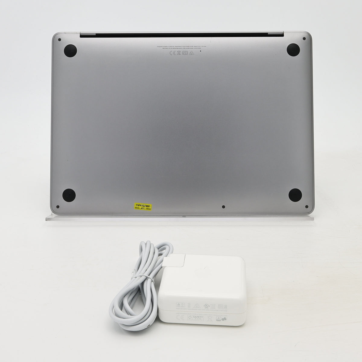 95新 Apple MacBook Pro 22年 13寸 M2（8+10核） 8G RAM 512G SSD 深空灰色