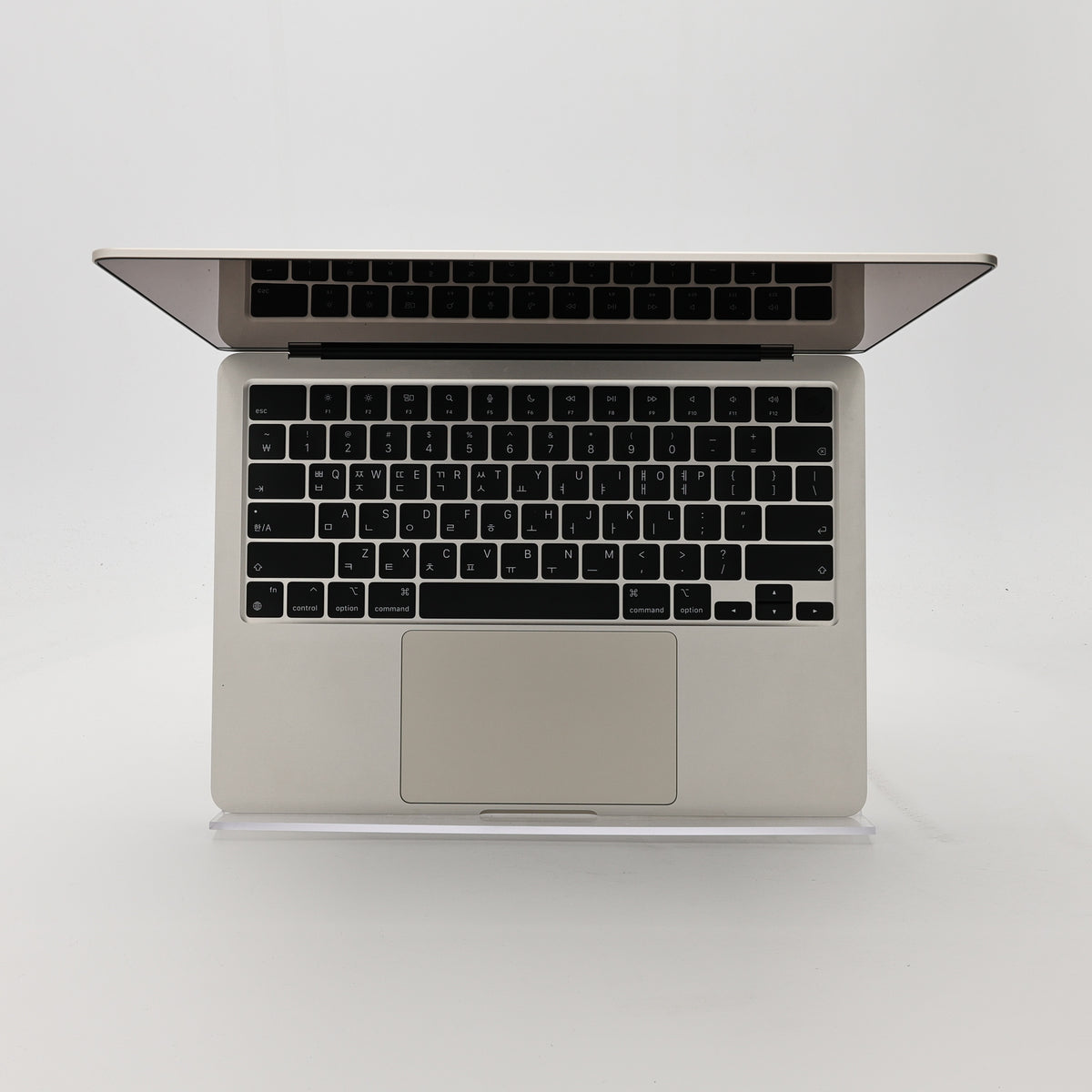 95新 Apple MacBook Air 22年 13寸 M2（8+8核） 16G RAM 256G SSD 星光色