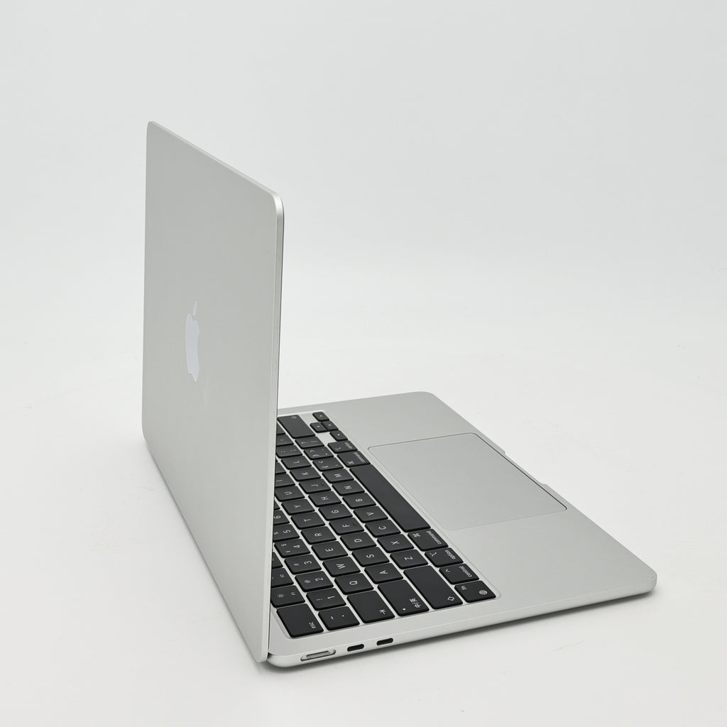 95新 Apple MacBook Air 22年 13寸 M2（8+8核） 16G RAM 256G SSD 銀色