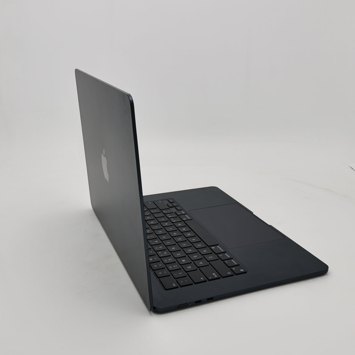 95新 Apple MacBook Air 24年 15寸 M3（8+10核） 8G RAM 256G SSD 午夜色