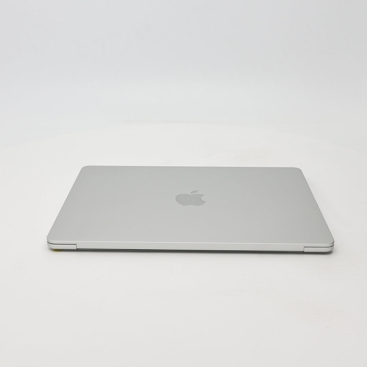 95新 Apple MacBook Air 22年 13寸 M2（8+8核） 8G RAM 512G SSD 銀色