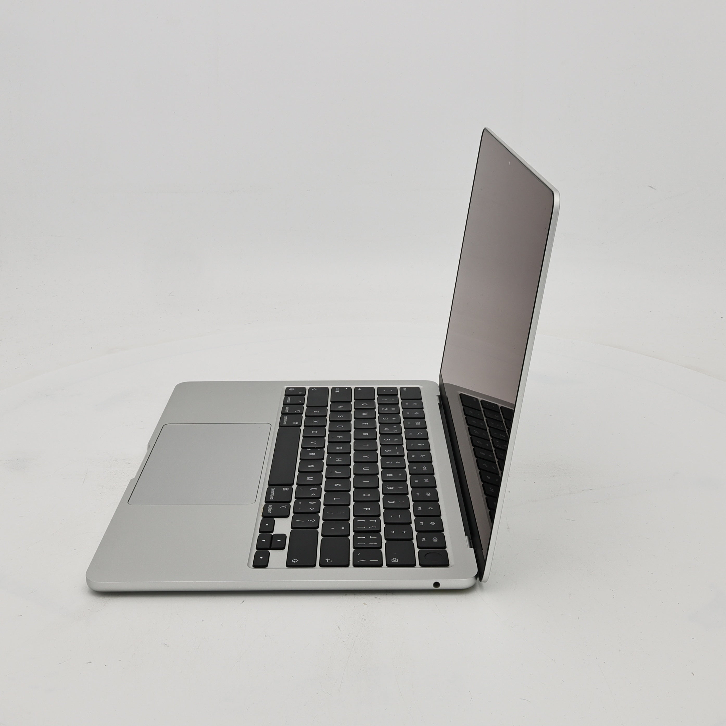 95新 Apple MacBook Air 22年 13寸 M2（8+8核） 8G RAM 256G SSD 銀色