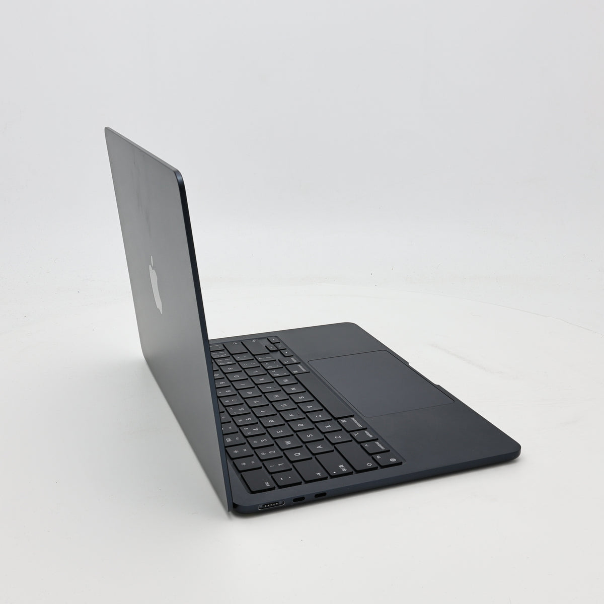 95新 Apple MacBook Air 22年 13寸 M2（8+8核） 16G RAM 256G SSD 午夜色