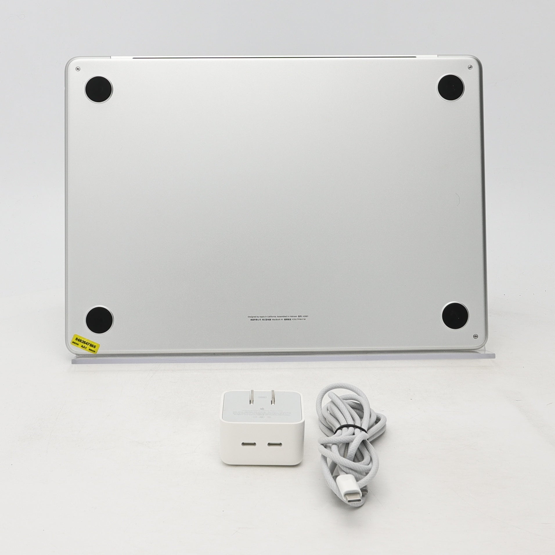 95新 Apple MacBook Air 22年 13寸 M2（8+8核） 8G RAM 256G SSD 銀色