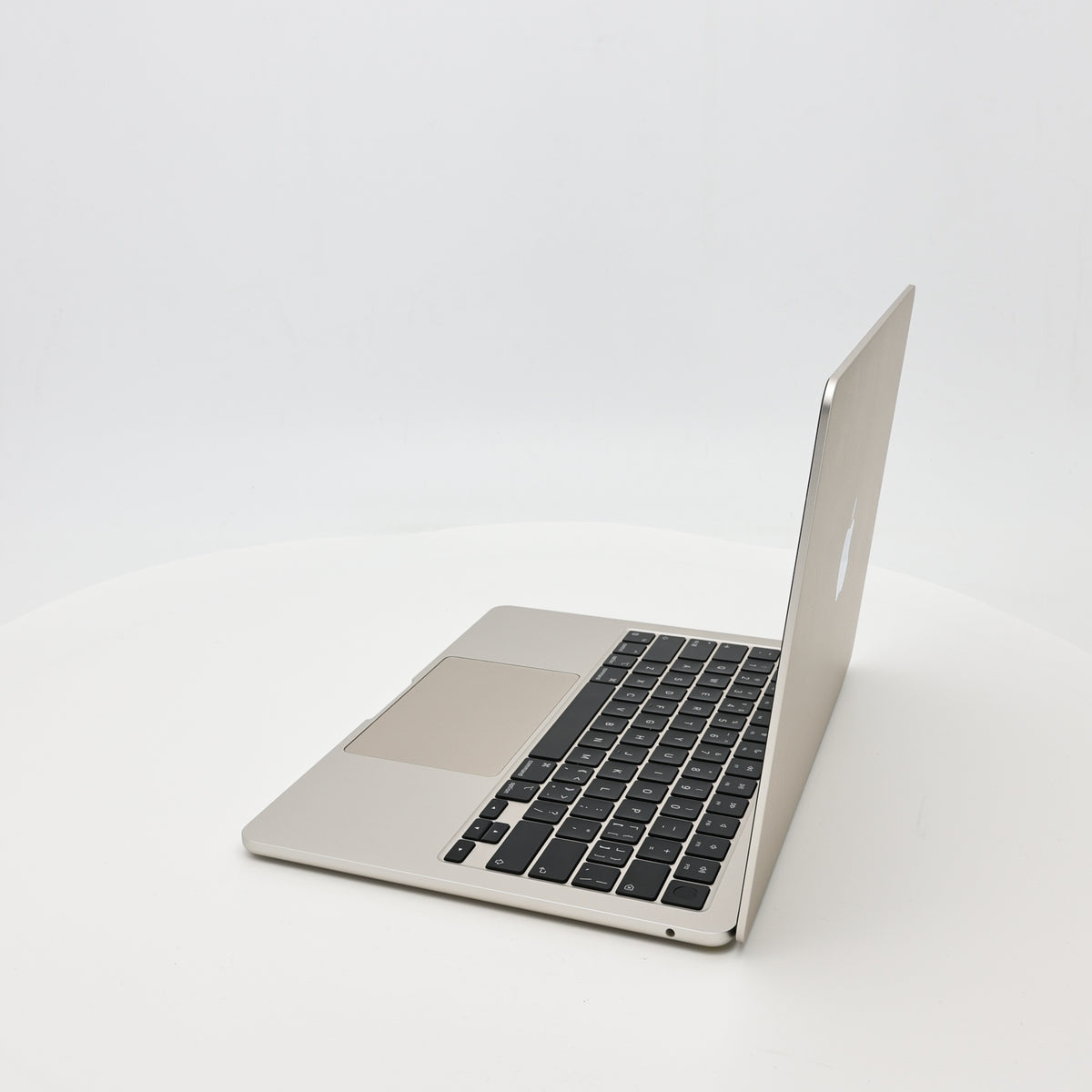 95新 Apple MacBook Air 22年 13寸 M2（8+8核） 8G RAM 256G SSD 星光色