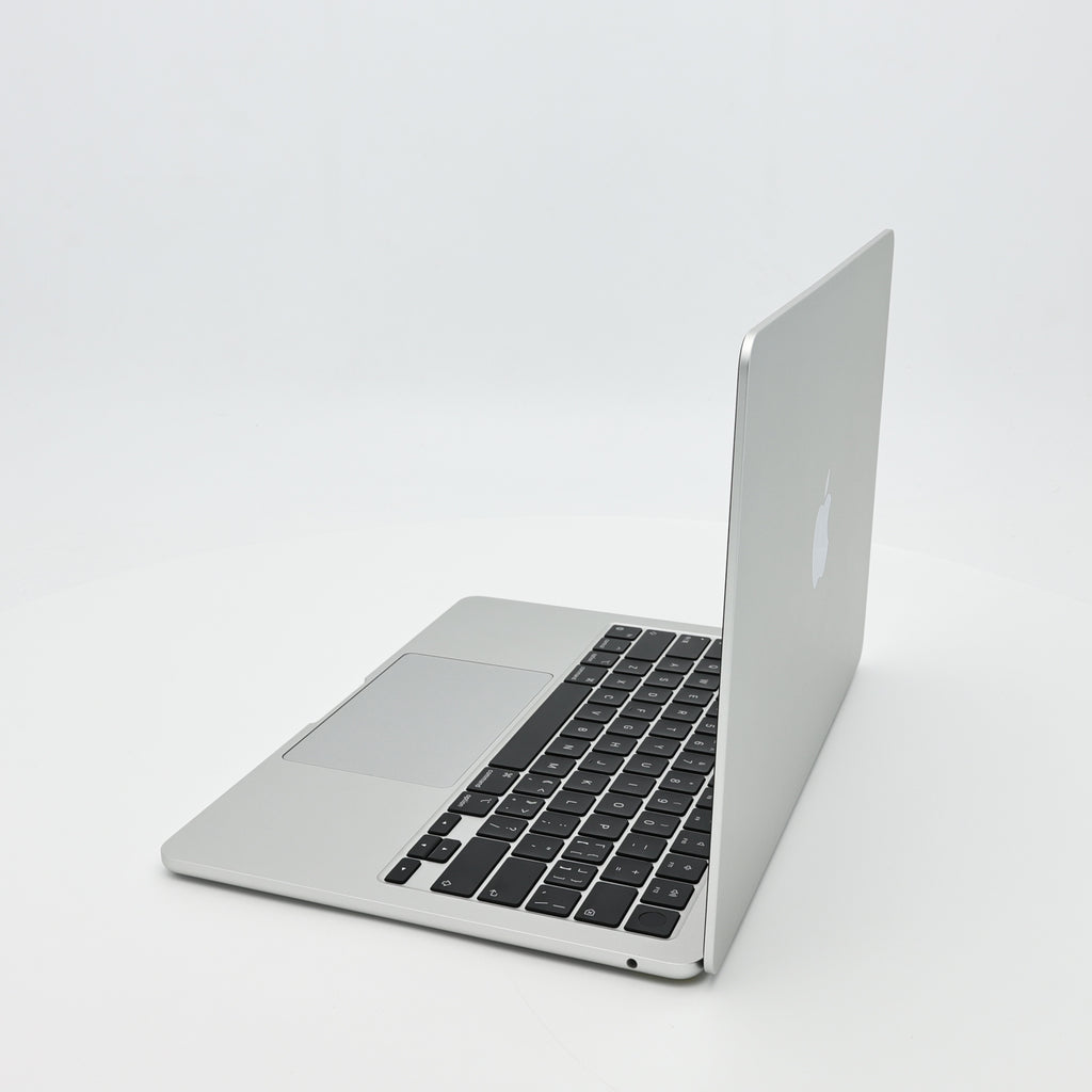 95新 Apple MacBook Air 22年 13寸 M2（8+10核） 8G RAM 512G SSD 銀色
