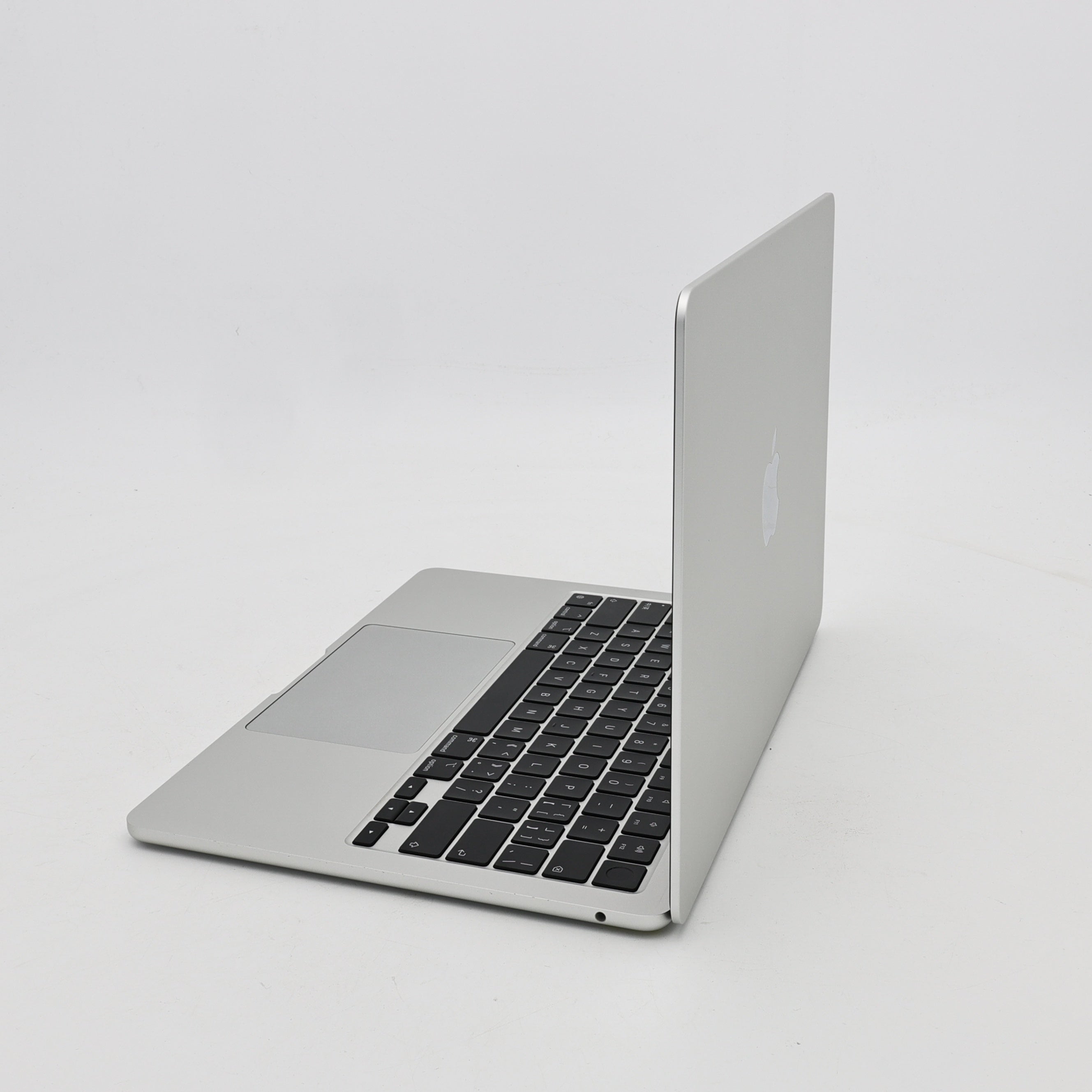 95新 Apple MacBook Air 22年 13寸 M2（8+8核） 8G RAM 256G SSD 銀色