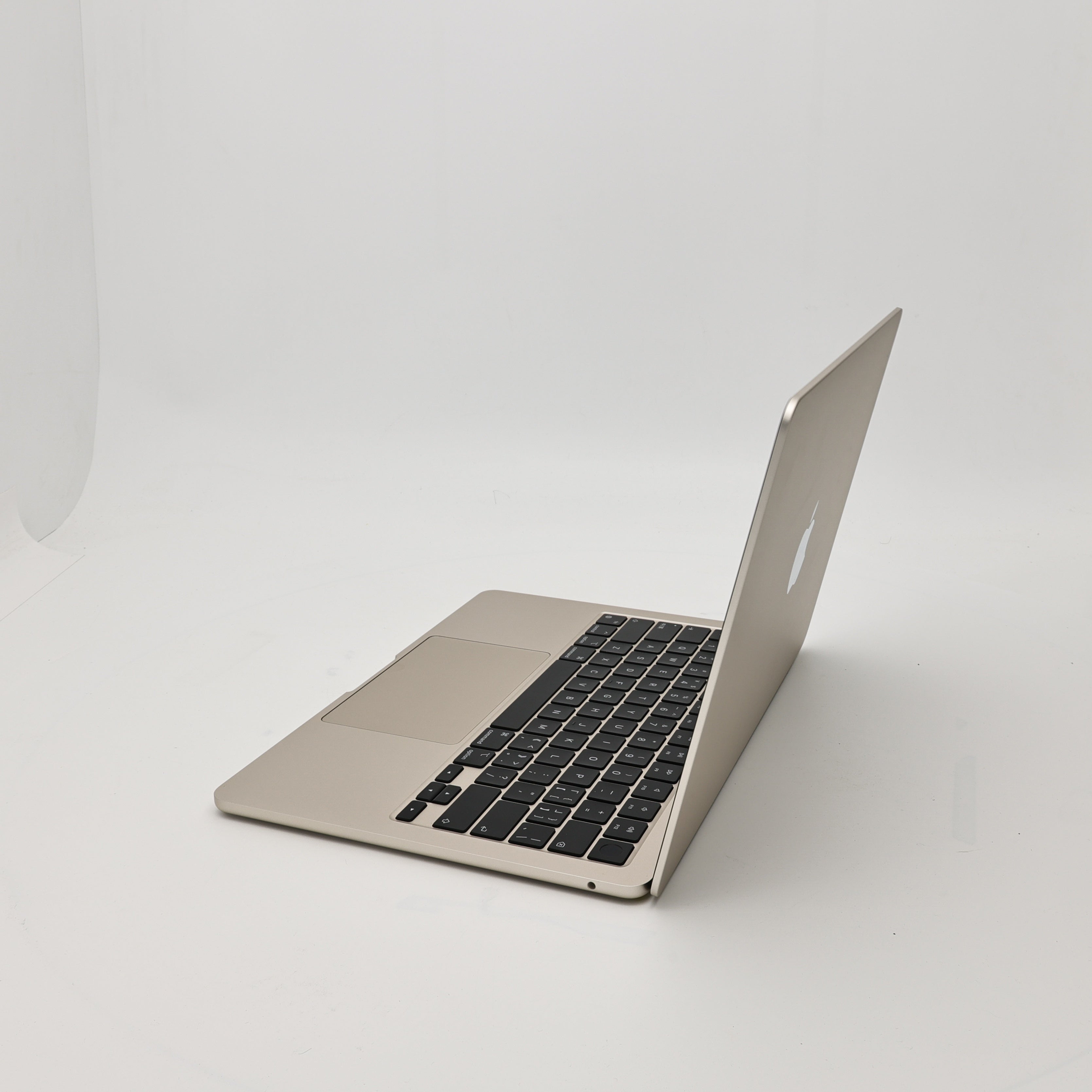 95新 Apple MacBook Air 22年 13寸 M2（8+8核） 8G RAM 256G SSD 星光色