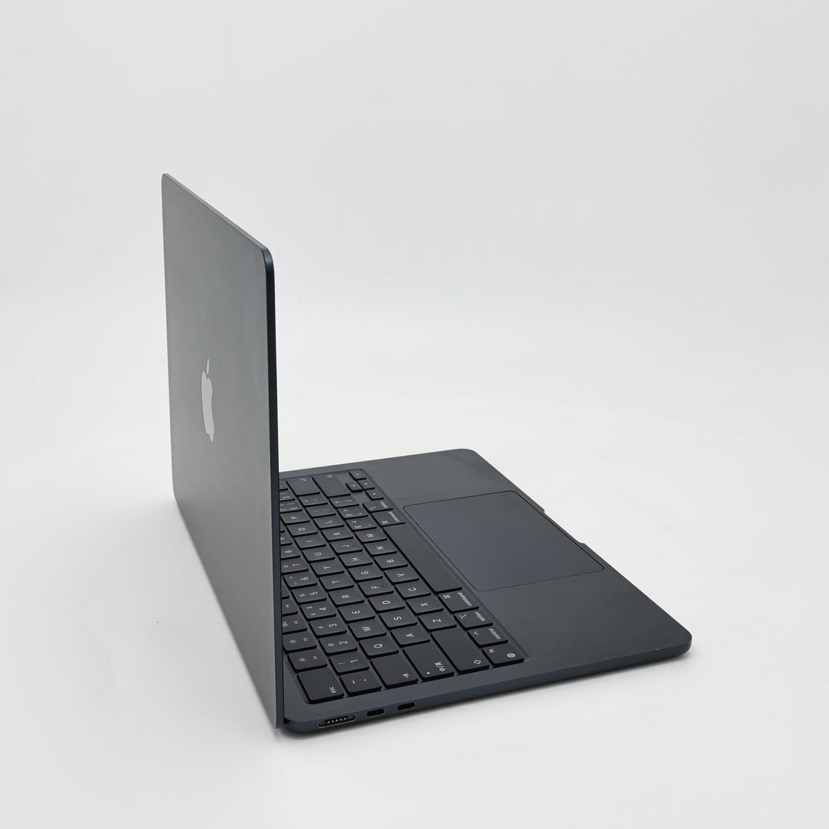 95新 Apple MacBook Air 22年 13寸 M2（8+8核） 8G RAM 256G SSD 午夜色