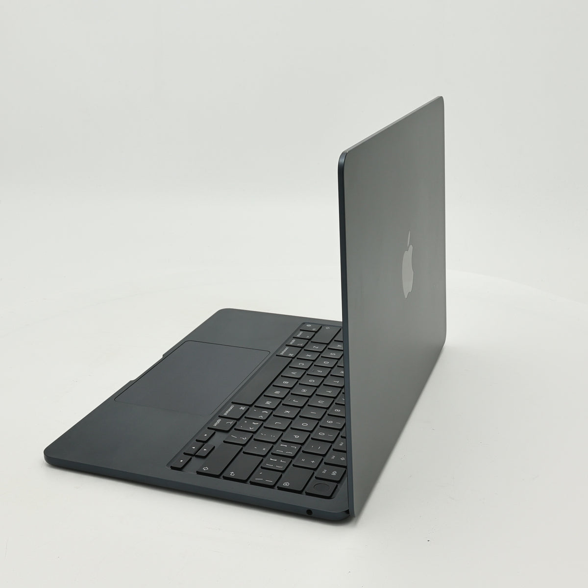 95新 Apple MacBook Air 22年 13寸 M2（8+8核） 8G RAM 256G SSD 午夜色