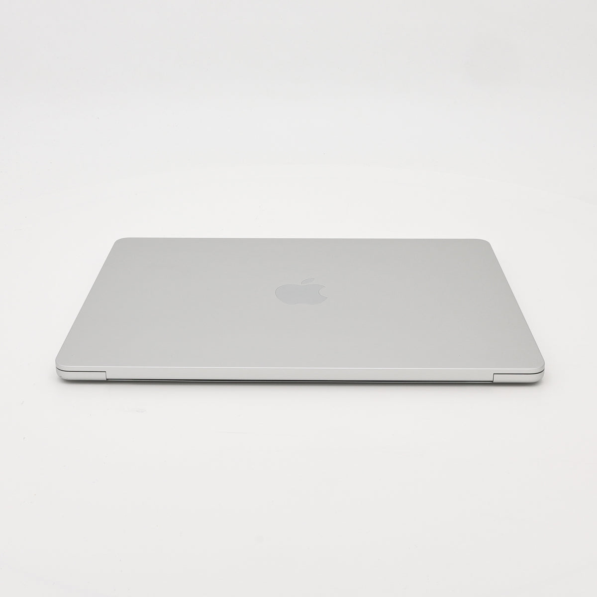 95新 Apple MacBook Air 22年 13寸 M2（8+8核） 8G RAM 256G SSD 銀色