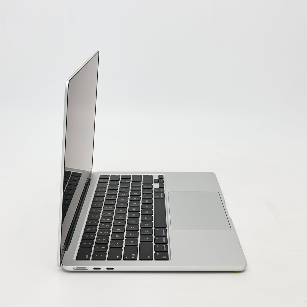 95新 Apple MacBook Air 24年 13寸 M3（8+8核） 8G RAM 256G SSD 銀色