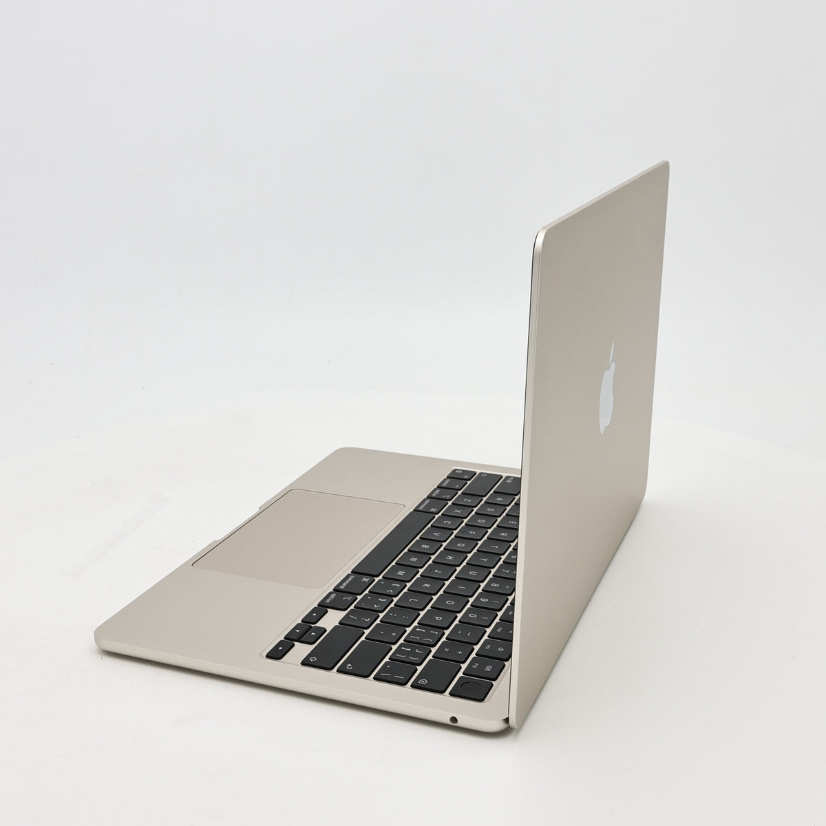 95新 Apple MacBook Air 22年 13寸 M2（8+8核） 16G RAM 256G SSD 星光色
