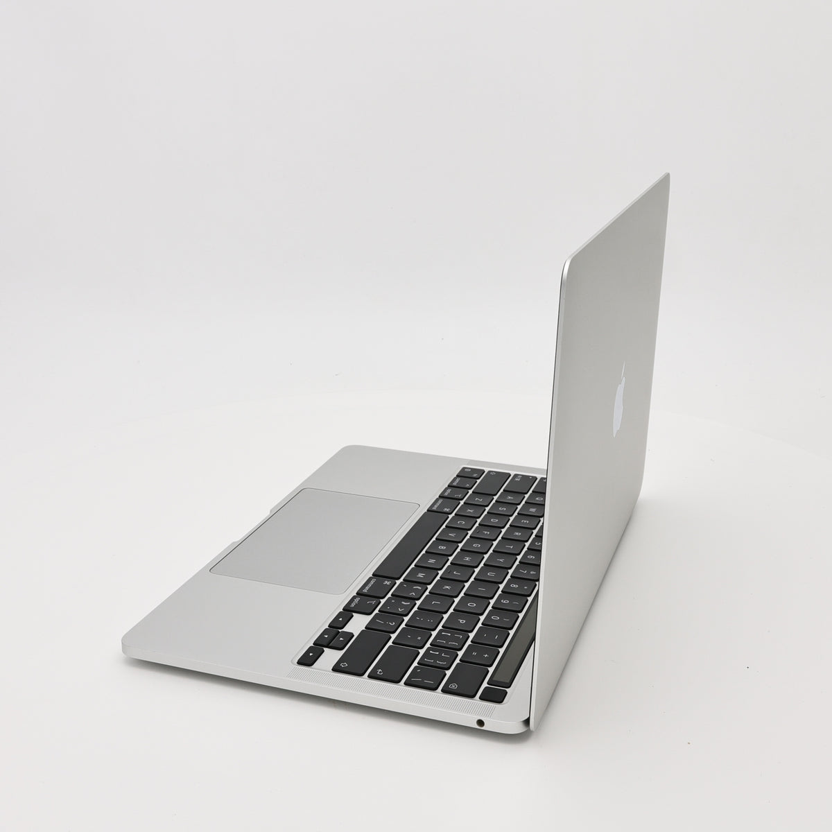 95新 Apple MacBook Pro 22年 13寸 M2（8+10核） 8G RAM 512G SSD 銀色