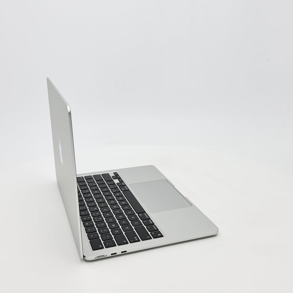 95新 Apple MacBook Air 22年 13寸 M2（8+8核） 8G RAM 512G SSD 銀色
