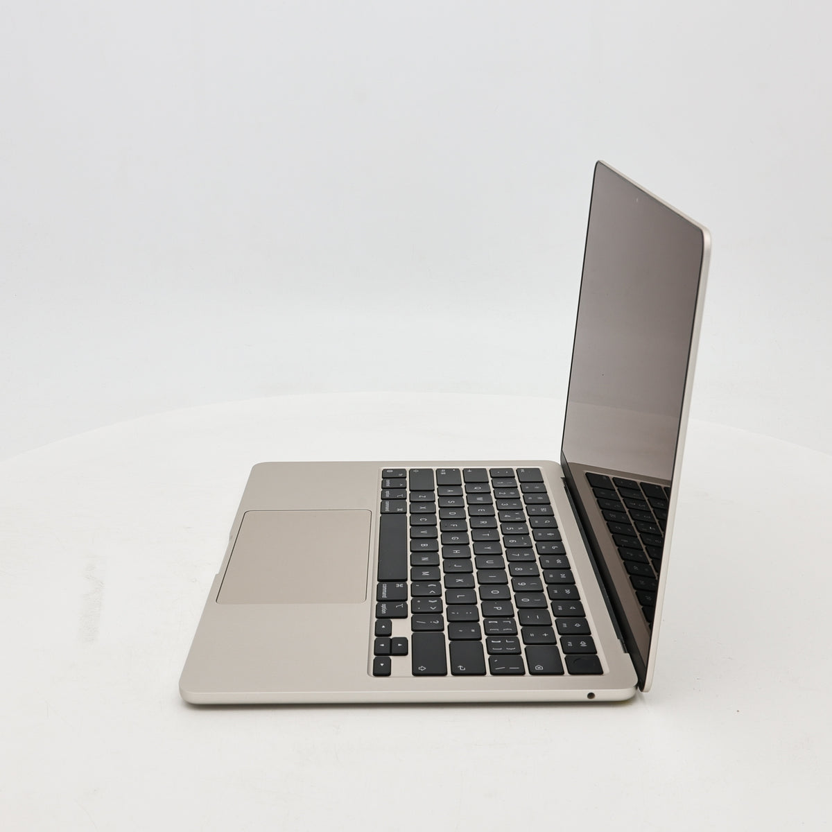 95新 Apple MacBook Air 22年 13寸 M2（8+8核） 16G RAM 256G SSD 星光色