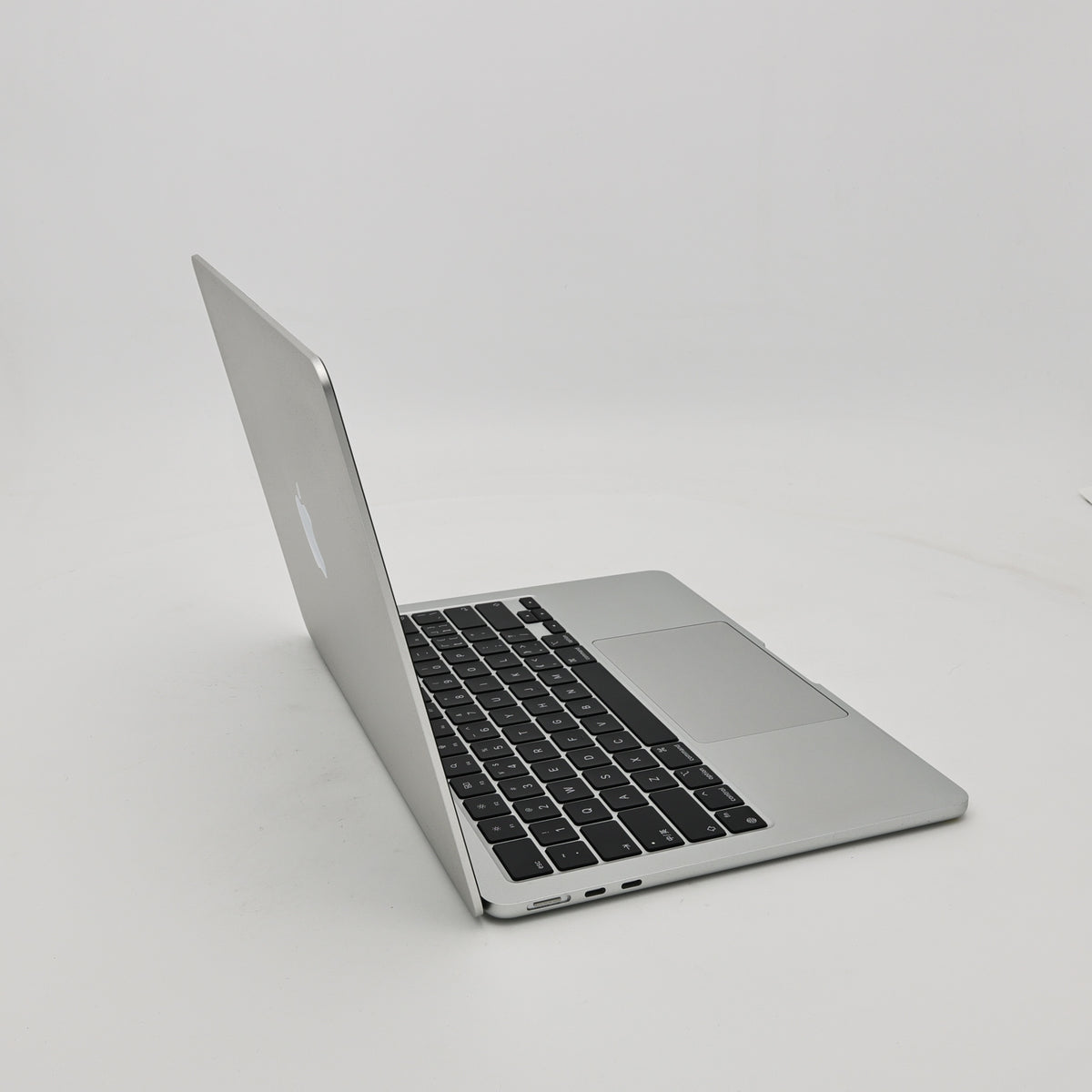 95新 Apple MacBook Air 22年 13寸 M2（8+10核） 8G RAM 512G SSD 銀色