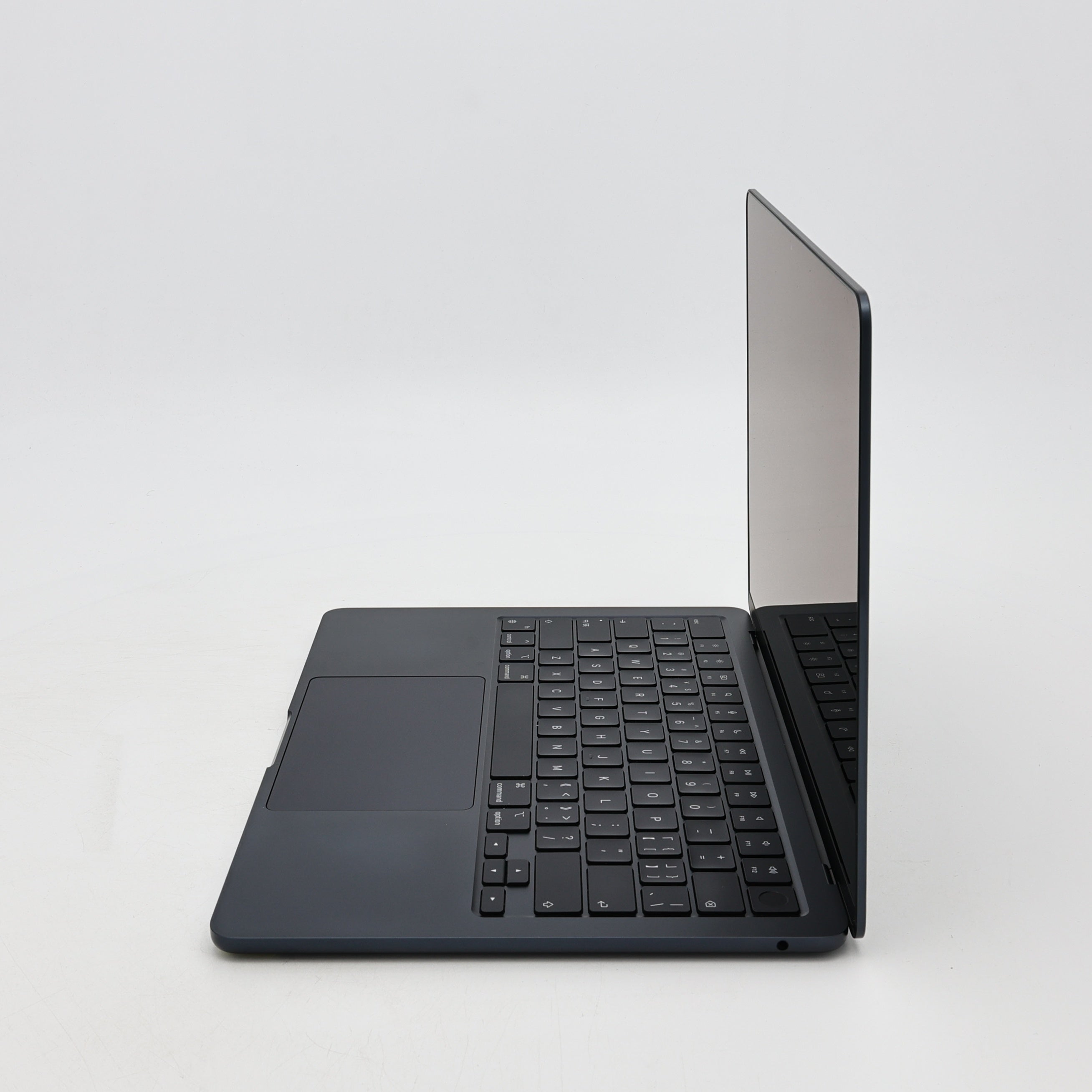 95新 Apple MacBook Air 22年 13寸 M2（8+8核） 8G RAM 256G SSD 午夜色