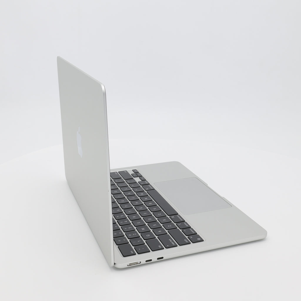 95新 Apple MacBook Air 22年 13寸 M2（8+8核） 8G RAM 256G SSD 銀色